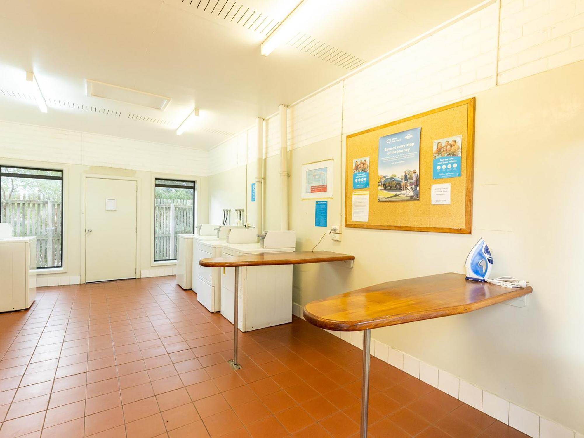 Nrma Bairnsdale Riverside Holiday Park エクステリア 写真