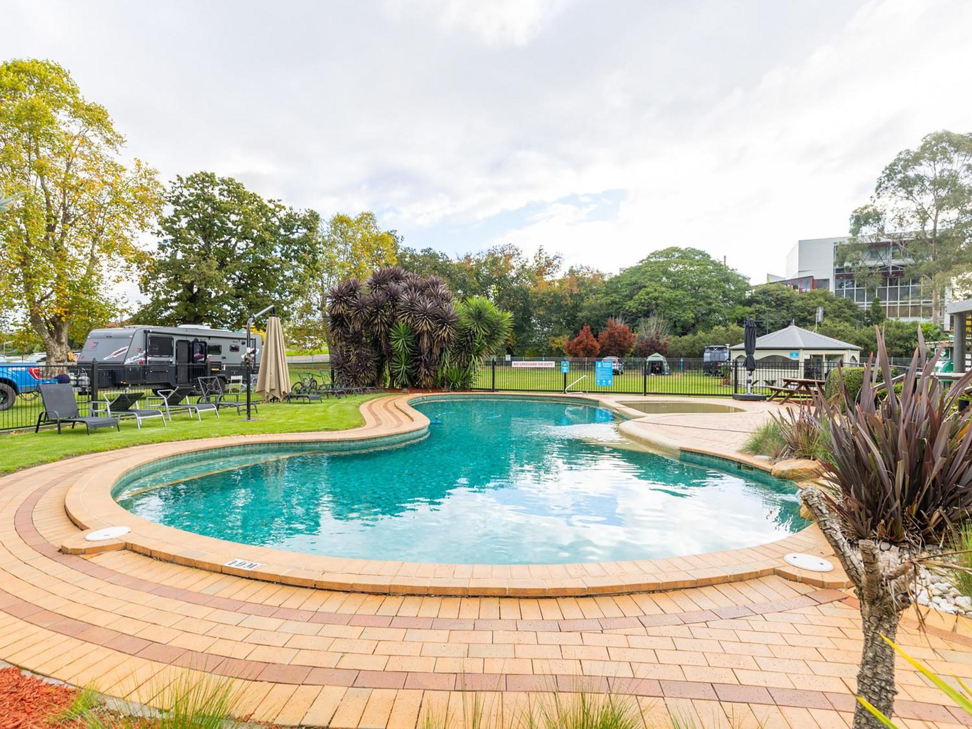 Nrma Bairnsdale Riverside Holiday Park エクステリア 写真