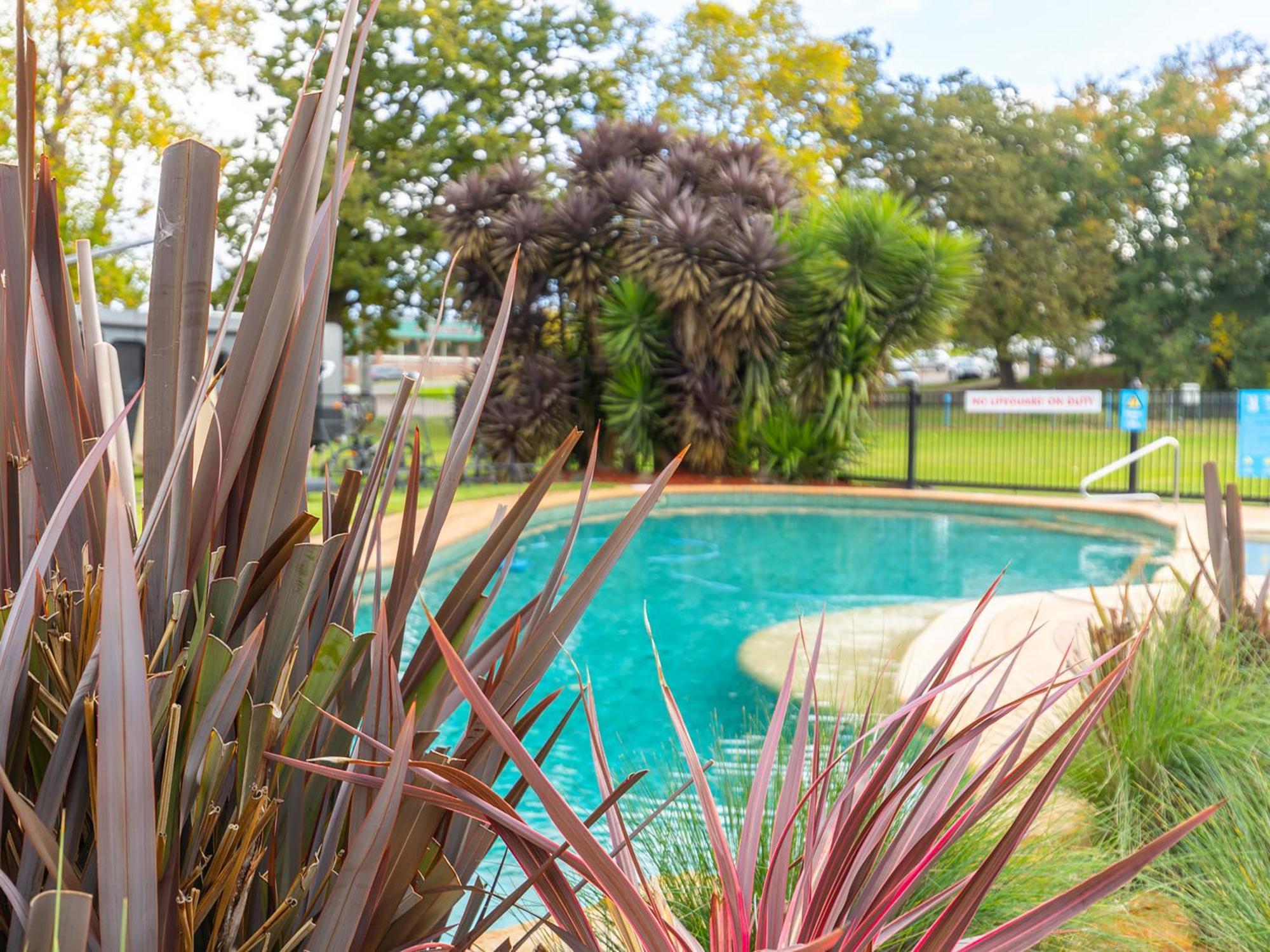 Nrma Bairnsdale Riverside Holiday Park エクステリア 写真