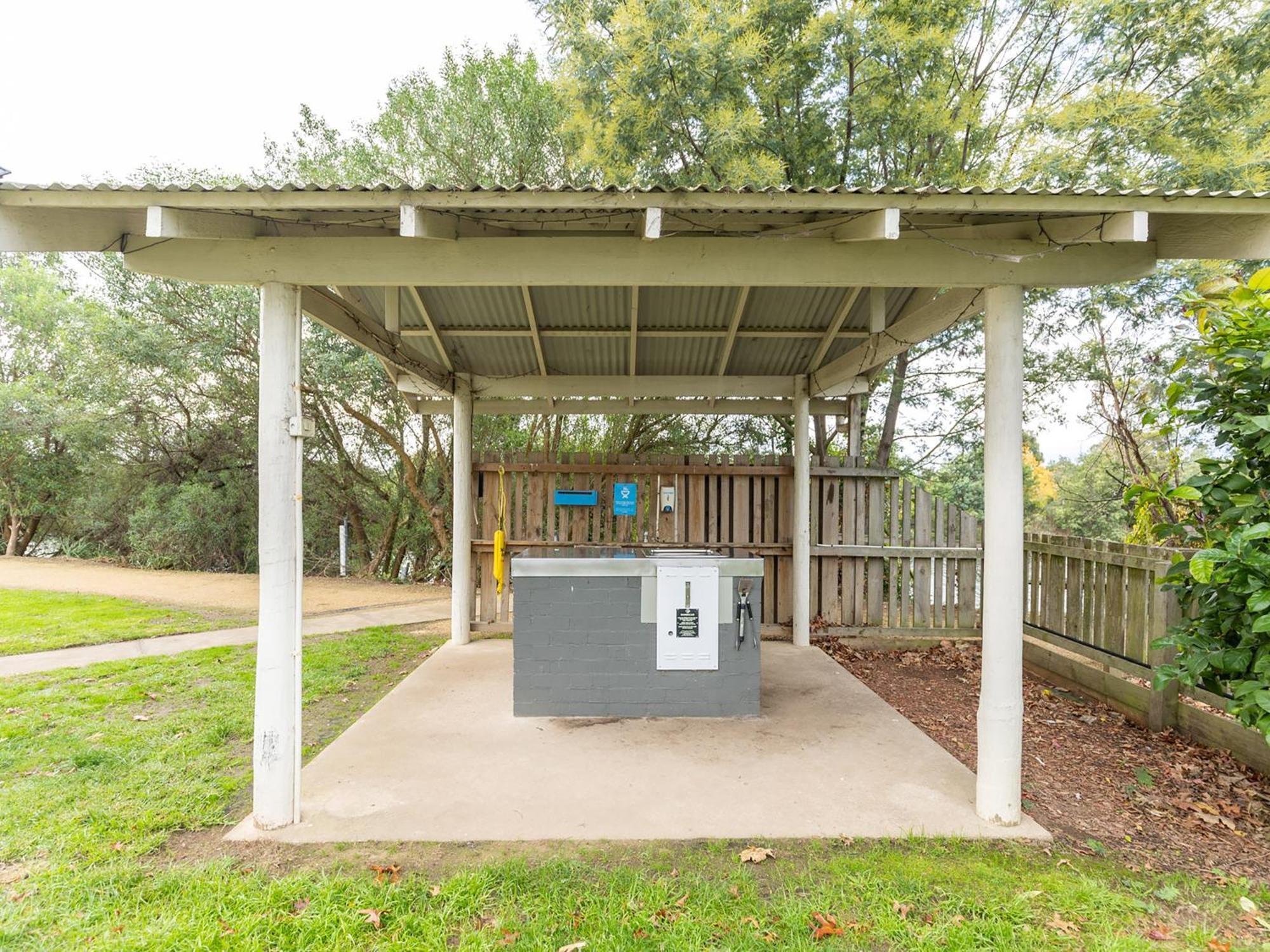 Nrma Bairnsdale Riverside Holiday Park エクステリア 写真