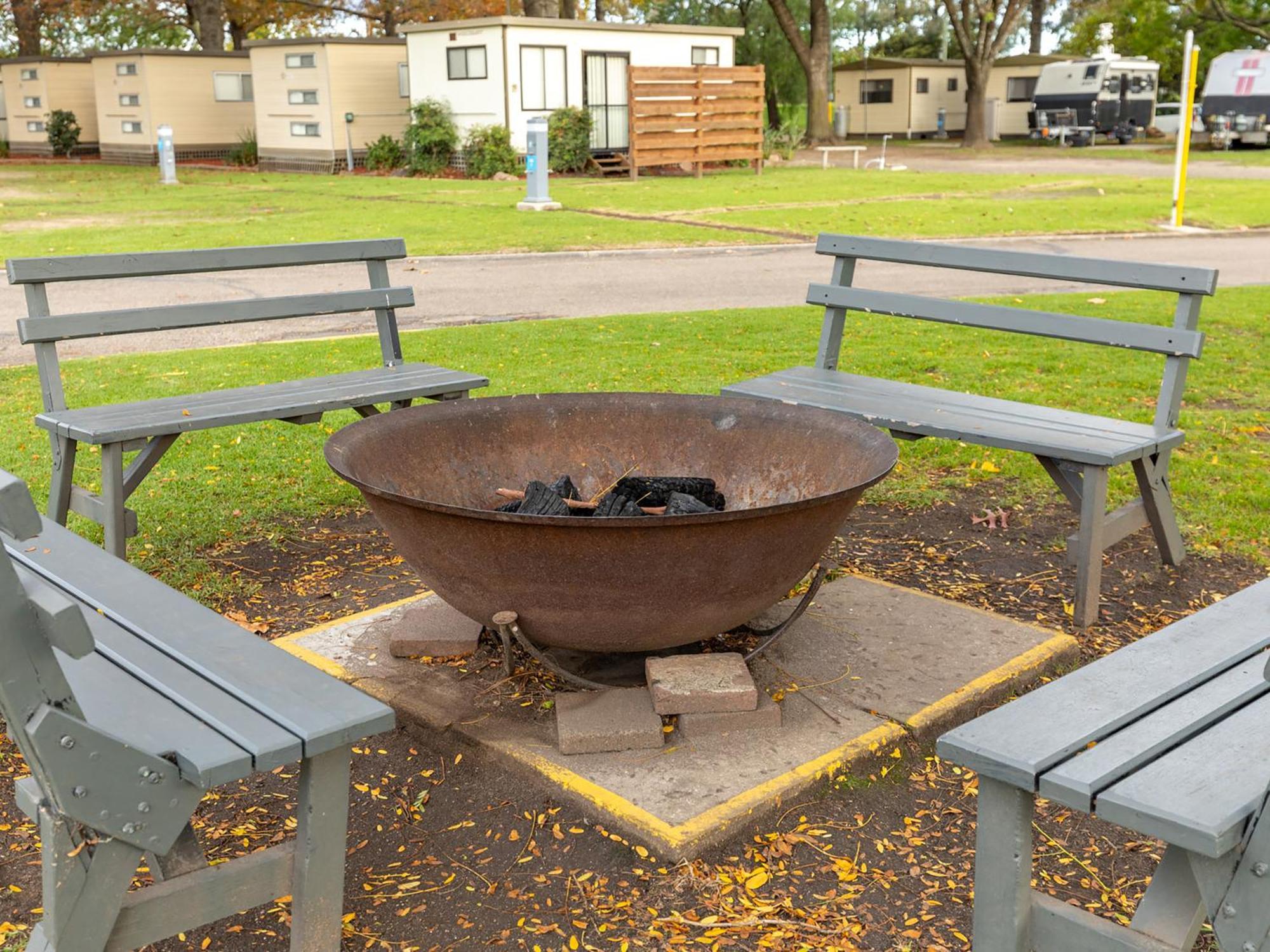 Nrma Bairnsdale Riverside Holiday Park エクステリア 写真