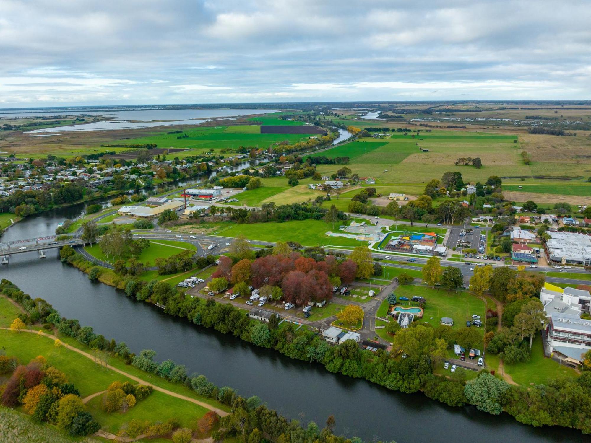 Nrma Bairnsdale Riverside Holiday Park エクステリア 写真