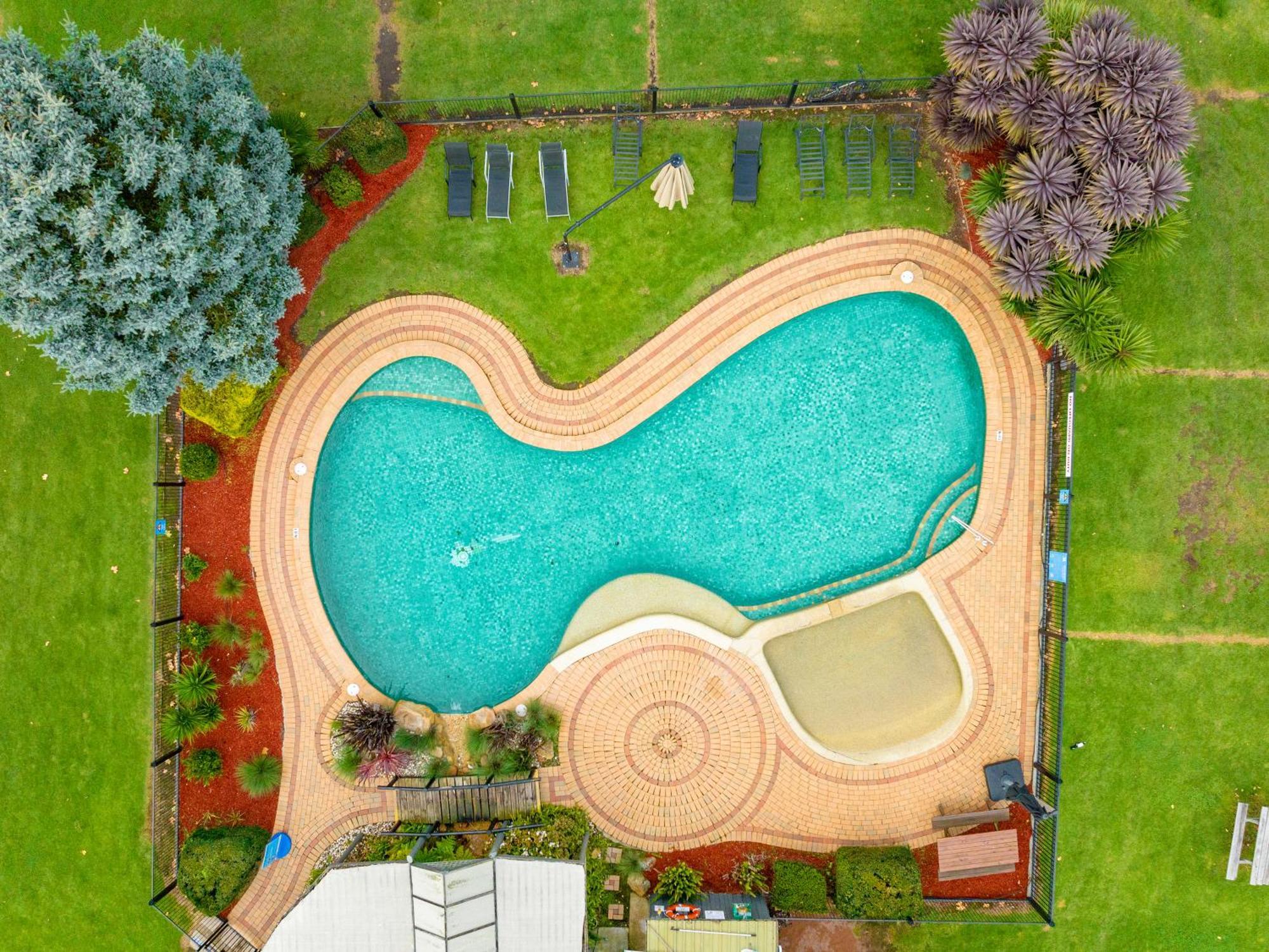 Nrma Bairnsdale Riverside Holiday Park エクステリア 写真