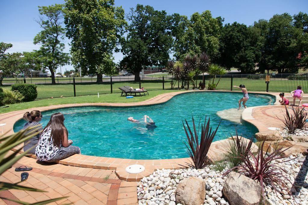 Nrma Bairnsdale Riverside Holiday Park エクステリア 写真